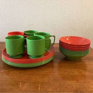 Set Of Vintage Melmac Melamine Dinnerware. This is a beautiful, well cared for